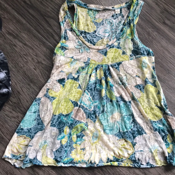 SNOSKINS Tops - Well loved SNOSKINS summer top, sz M
